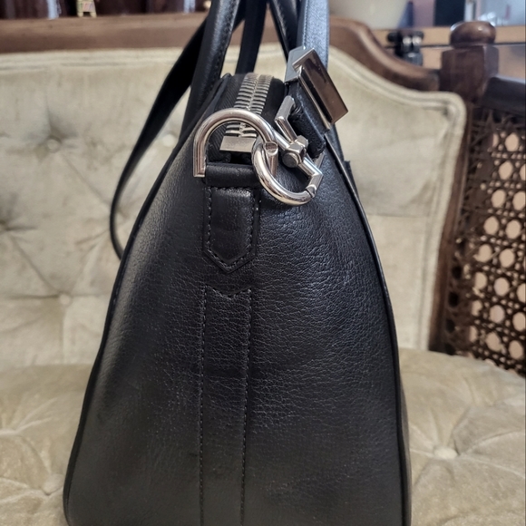 Authentic Givenchy antigona - Picture 7 of 16